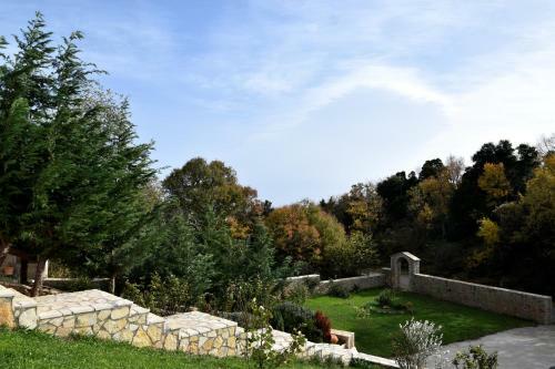 Hostal Trikalon Muses Art Suites