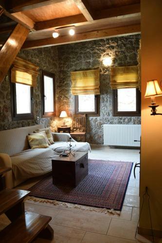 Hostal Trikalon Muses Art Suites