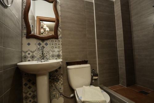 Hostal Trikalon Muses Art Suites
