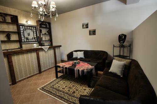 Hostal Trikalon Muses Art Suites