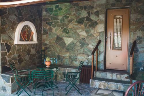 Litheon House