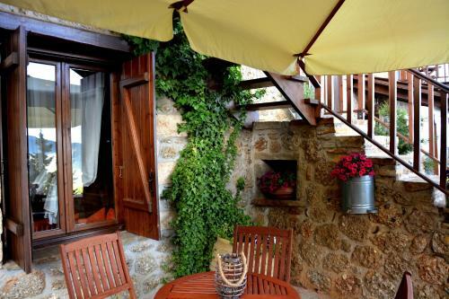 Hostal Nymfes Guesthouse