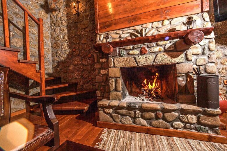 Hostal Pera Alonia Guest House