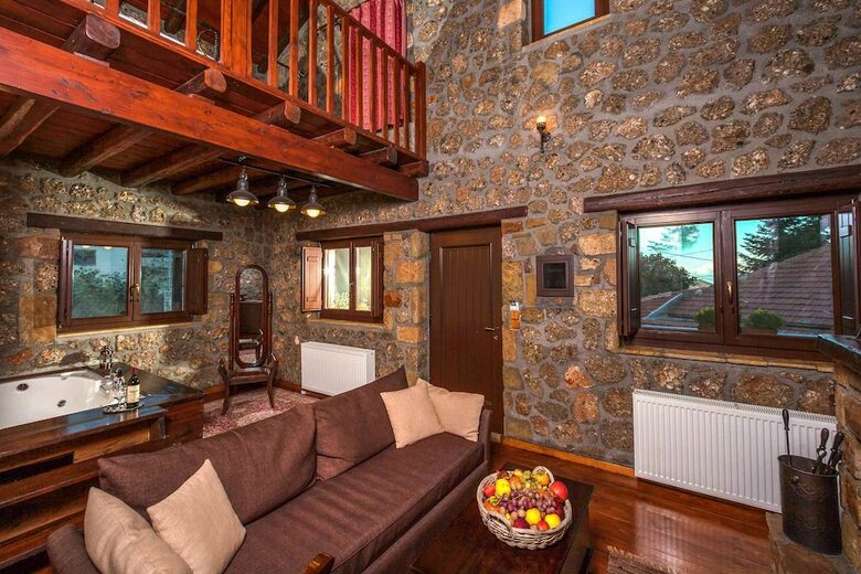 Hostal Pera Alonia Guest House