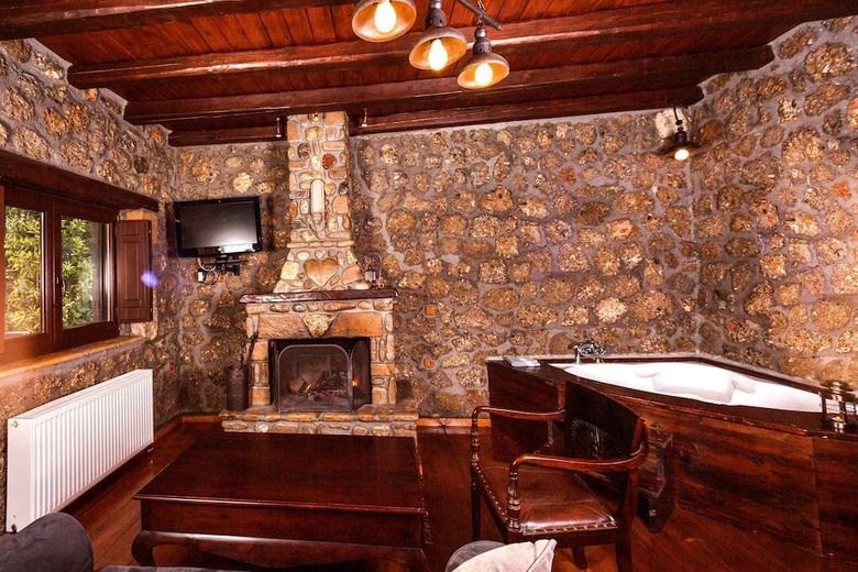 Hostal Pera Alonia Guest House