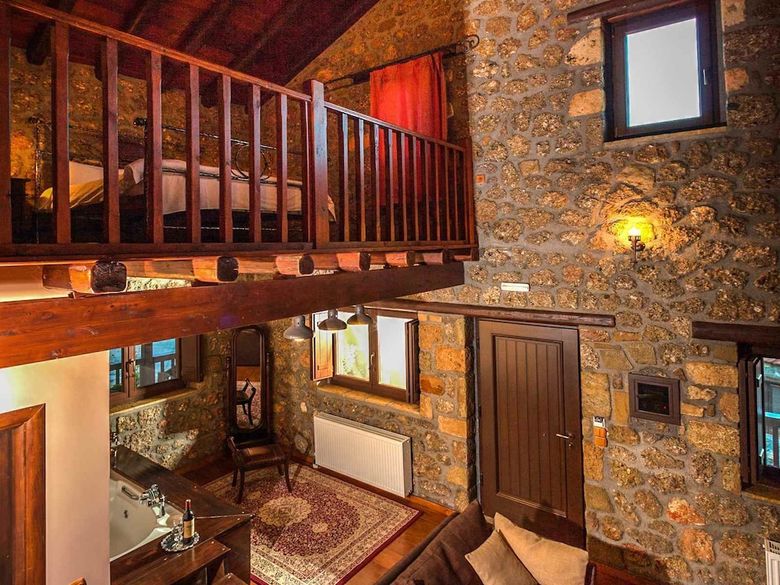 Hostal Pera Alonia Guest House