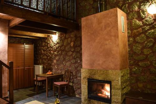 Hostal Paliokastro Guesthouse