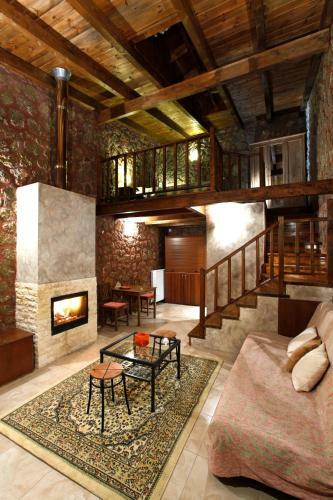 Hostal Paliokastro Guesthouse