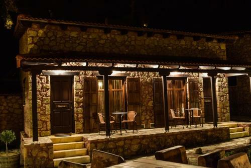 Hostal Paliokastro Guesthouse