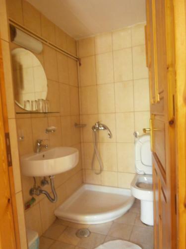 Hostal Guesthouse Gouris