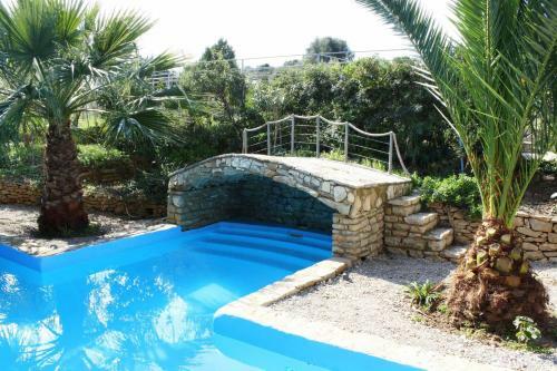 Villa Trizonia House