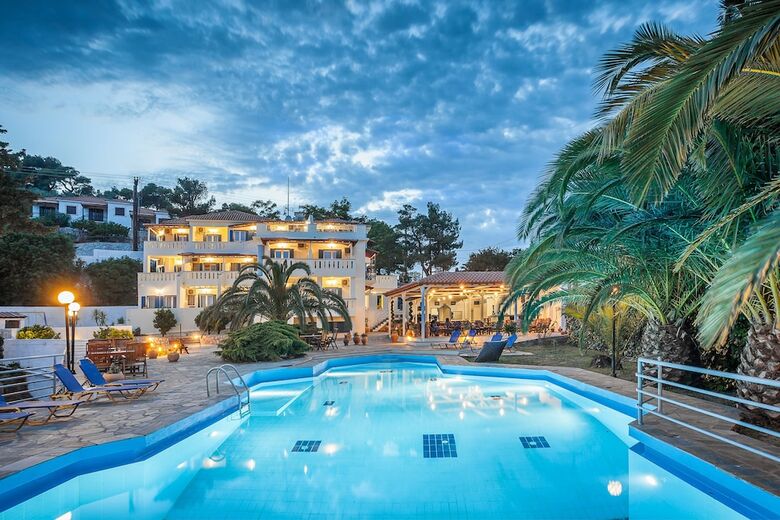 Stafylos Suites & Boutique Hotel