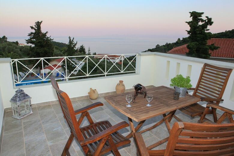 Stafylos Suites & Boutique Hotel
