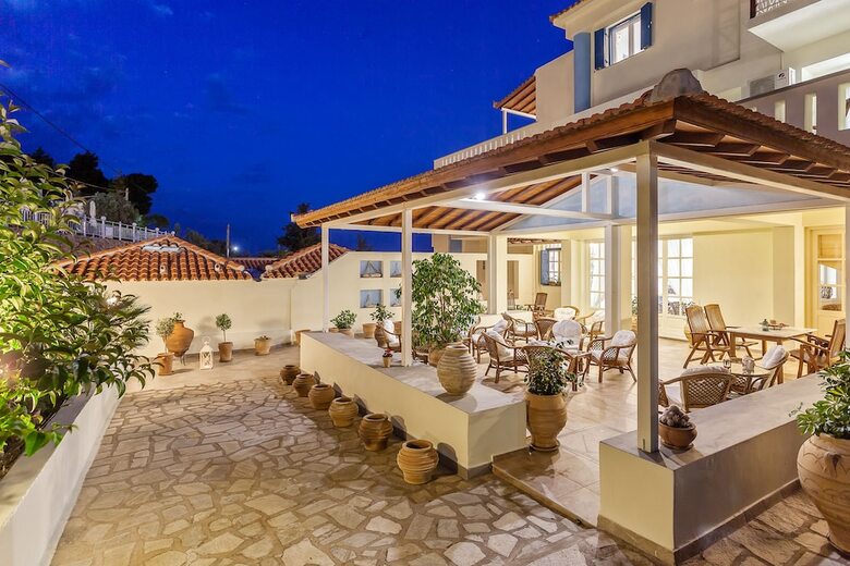 Stafylos Suites & Boutique Hotel