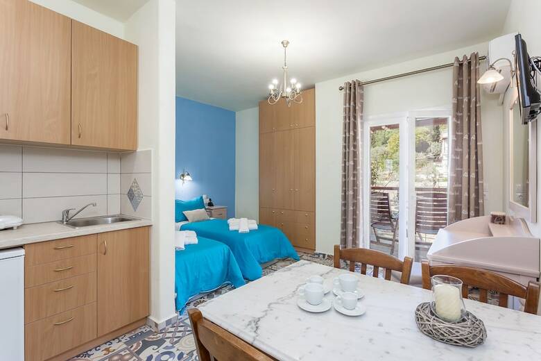 Stafylos Suites & Boutique Hotel