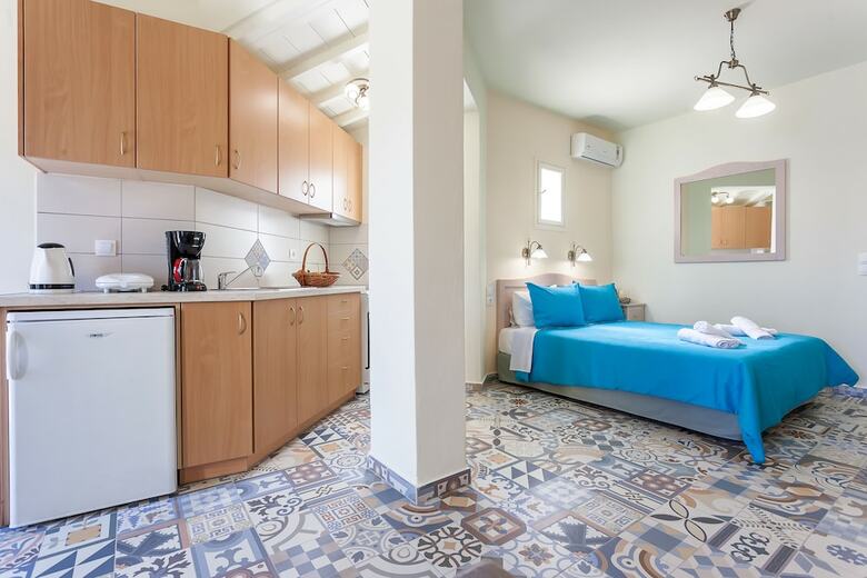 Stafylos Suites & Boutique Hotel