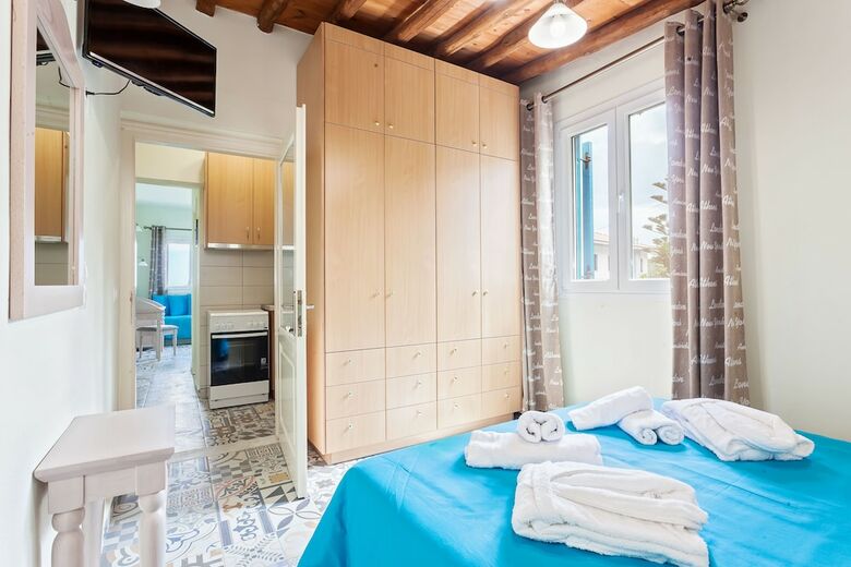 Stafylos Suites & Boutique Hotel