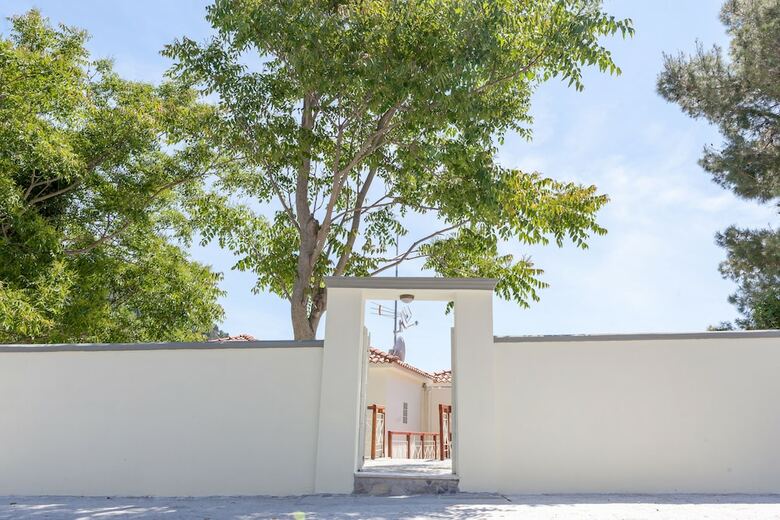 Stafylos Suites & Boutique Hotel
