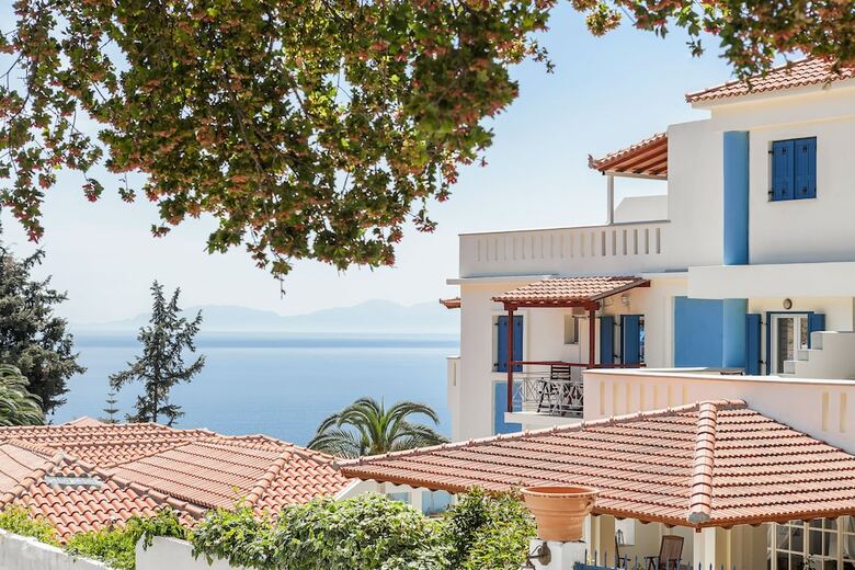 Stafylos Suites & Boutique Hotel