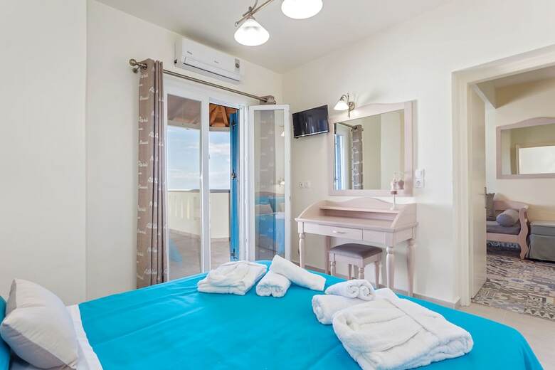 Stafylos Suites & Boutique Hotel