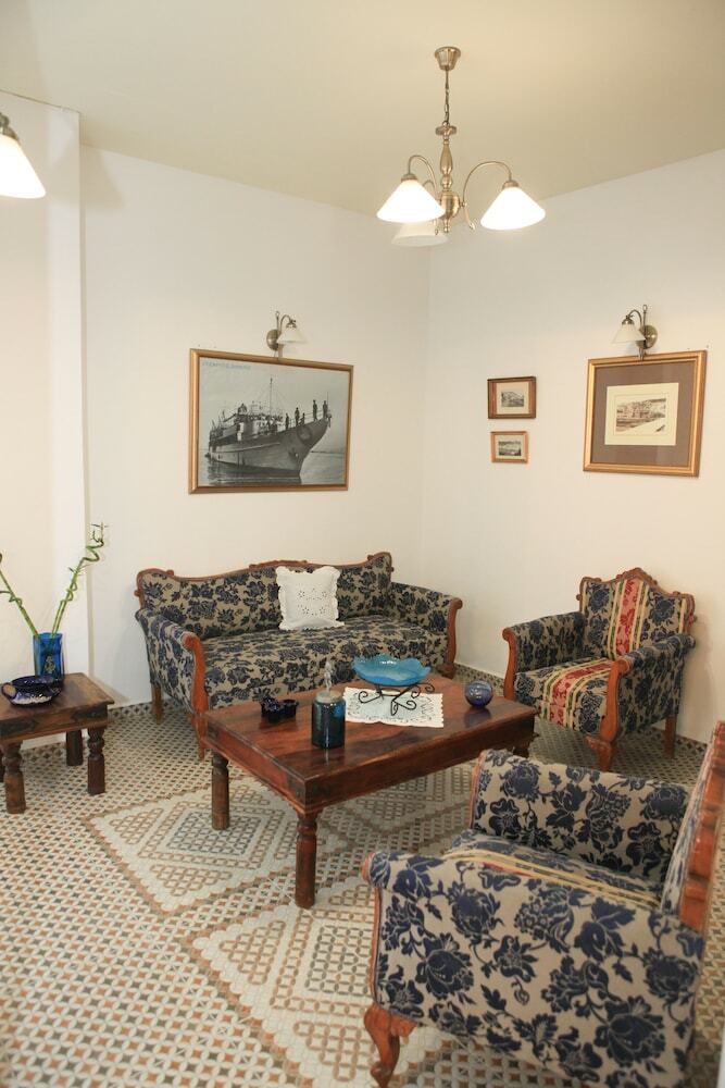 Stafylos Suites & Boutique Hotel