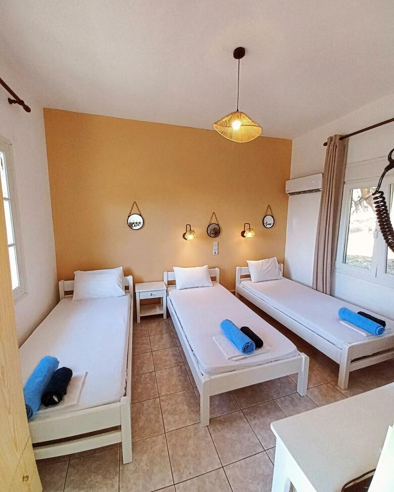 Hostal Stafylos Rooms