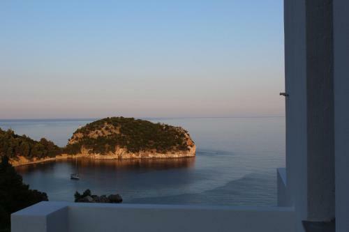 Hostal Mando Beachfront