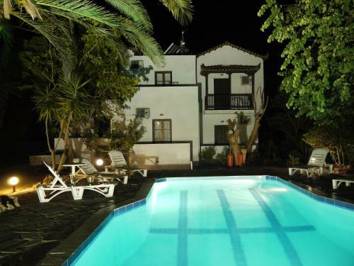 Hostal Crystal Apartments