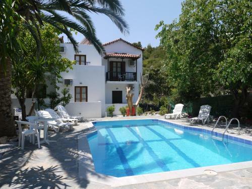 Hostal Crystal Apartments