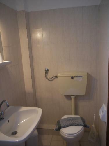 Hostal Crystal Apartments