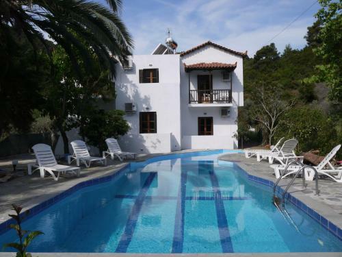 Hostal Crystal Apartments