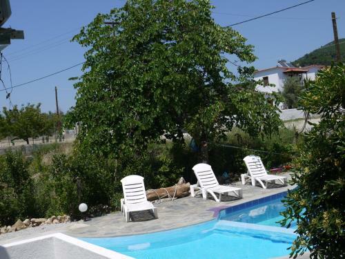 Hostal Crystal Apartments
