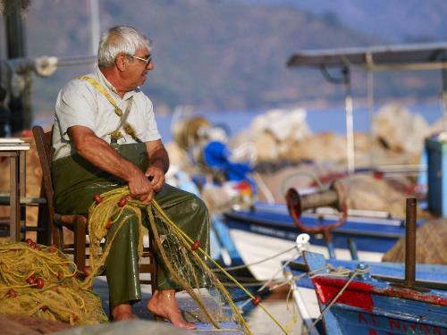 Aeolis Apartments & Studios