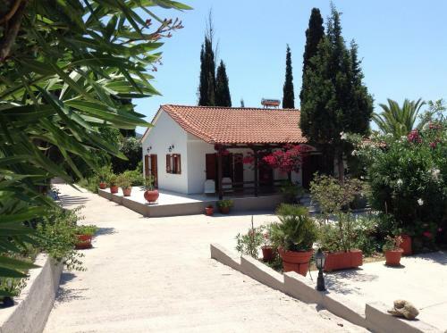 Bungalow Gialova