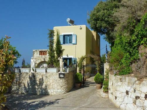 Troulous Villa Sleeps 6