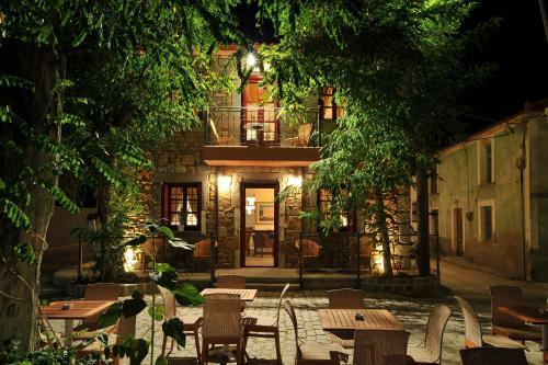 Apartamento Lively Studios At Varos Square