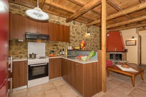 Tsikalaria Villa Sleeps 4