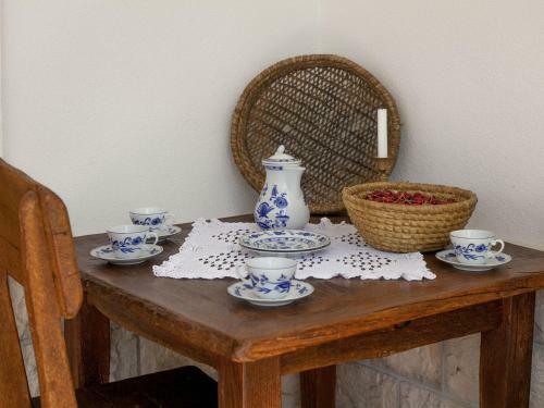 Quaint Apartment In Gata With Lovely Garden