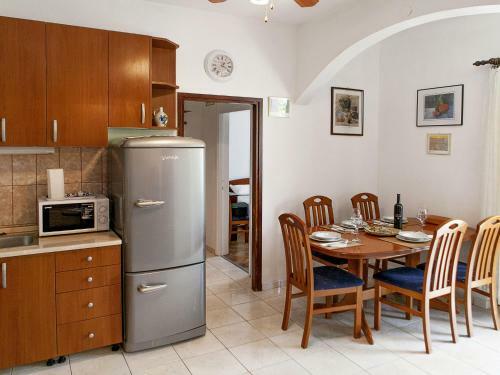 Quaint Apartment In Gata With Lovely Garden
