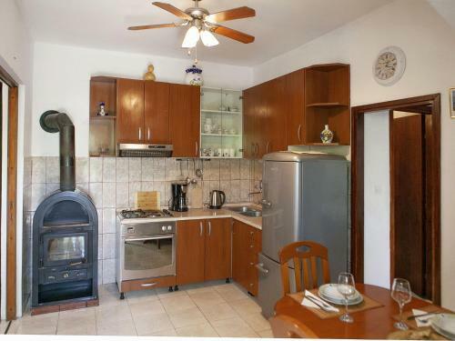 Quaint Apartment In Gata With Lovely Garden