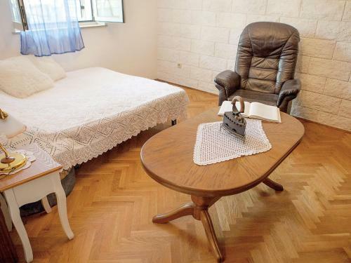 Quaint Apartment In Gata With Lovely Garden