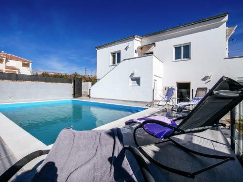 Spacious Holiday Home With Private Pool In Jasenice