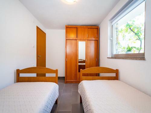 Apartment In Jasenice 35362