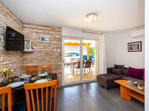 Apartment In Jasenice 35362