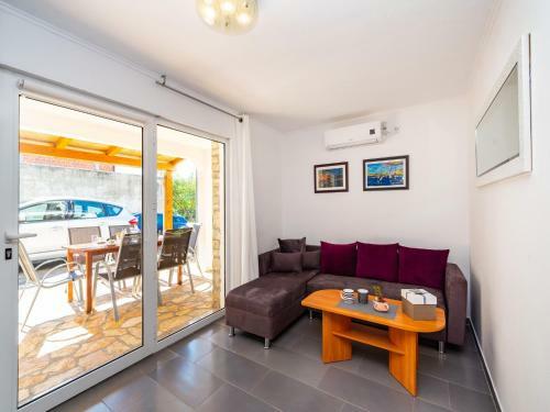 Apartment In Jasenice 35362