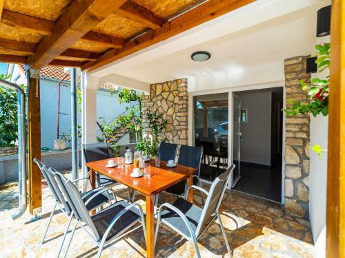 Apartment In Jasenice 35362