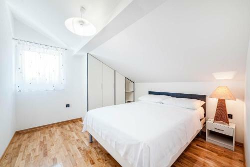 Apartment Grc Grebastica