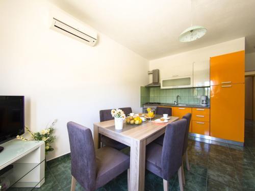 Charming Holiday Home In Murvica With Pool