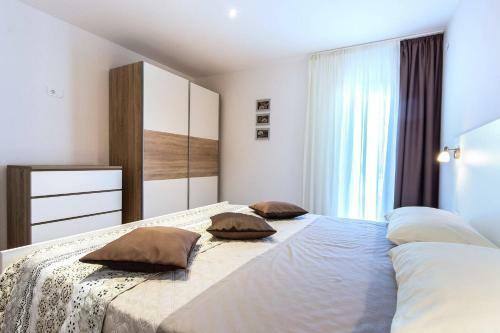 Holiday Home Prenc (Pzn212)