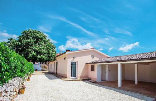 Holiday Home Prenc (Pzn212)